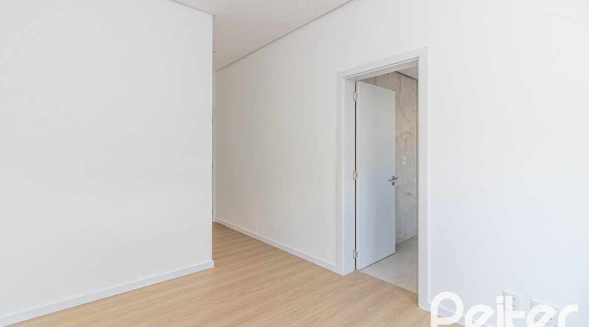 Casa em Condomínio à venda com 434m², 4 dormitórios, 4 suítes, 6 vagas, no bairro Terra Ville em PORTO ALEGRE