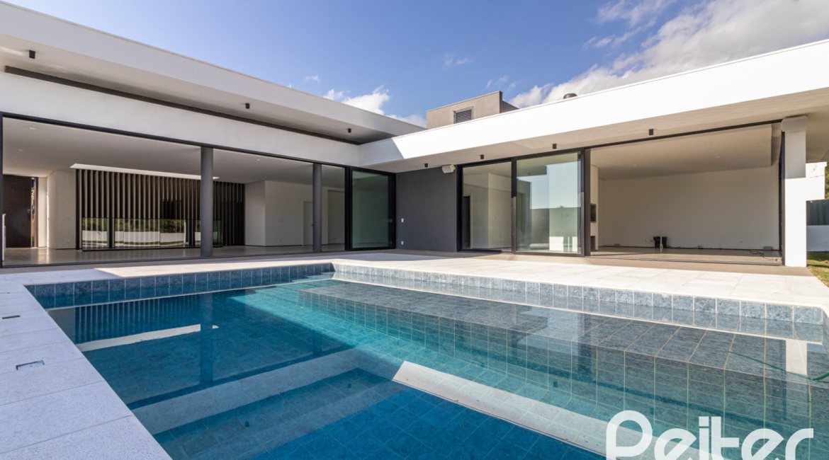 Casa em Condomínio à venda com 434m², 4 dormitórios, 4 suítes, 6 vagas, no bairro Terra Ville em PORTO ALEGRE