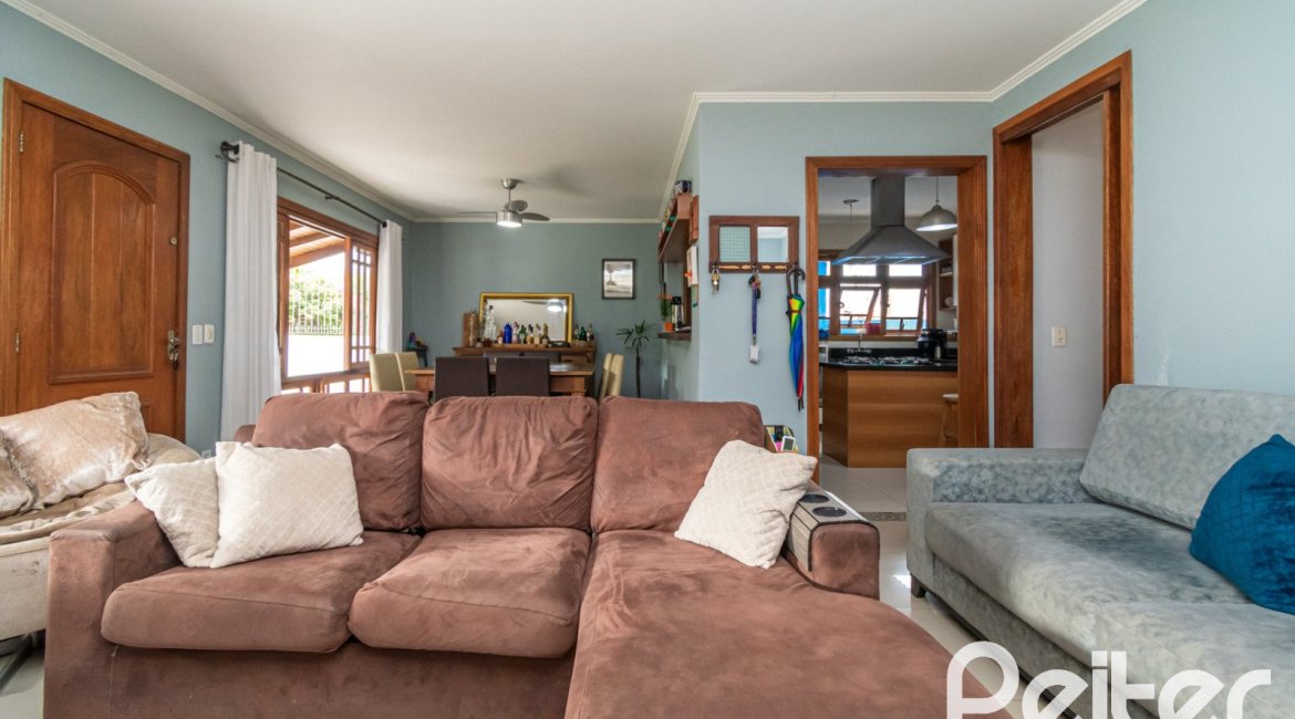 Casa à venda com 160m², 3 dormitórios, 1 suíte, 4 vagas, no bairro Ipanema / Imperial Parque em Porto Alegre