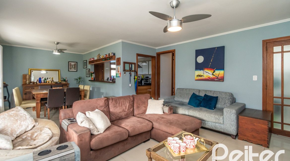 Casa à venda com 160m², 3 dormitórios, 1 suíte, 4 vagas, no bairro Ipanema / Imperial Parque em Porto Alegre