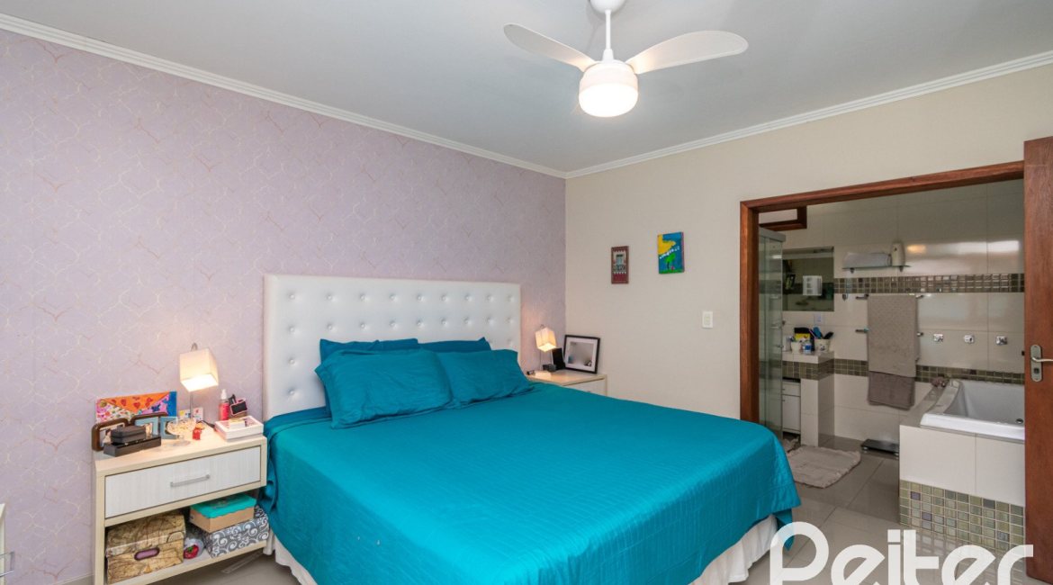 Casa à venda com 160m², 3 dormitórios, 1 suíte, 4 vagas, no bairro Ipanema / Imperial Parque em Porto Alegre