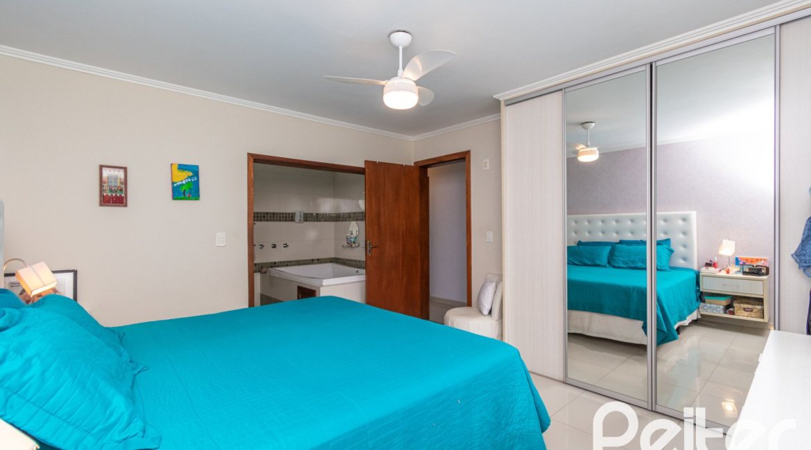 Casa à venda com 160m², 3 dormitórios, 1 suíte, 4 vagas, no bairro Ipanema / Imperial Parque em Porto Alegre