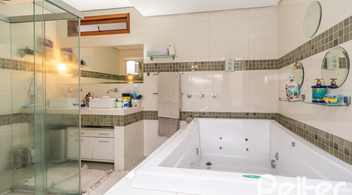 Casa à venda com 160m², 3 dormitórios, 1 suíte, 4 vagas, no bairro Ipanema / Imperial Parque em Porto Alegre