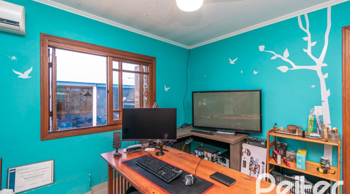 Casa à venda com 160m², 3 dormitórios, 1 suíte, 4 vagas, no bairro Ipanema / Imperial Parque em Porto Alegre