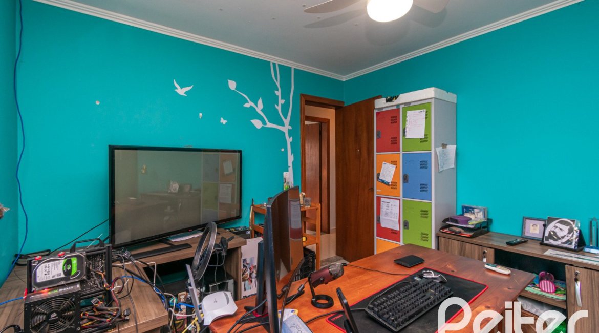 Casa à venda com 160m², 3 dormitórios, 1 suíte, 4 vagas, no bairro Ipanema / Imperial Parque em Porto Alegre