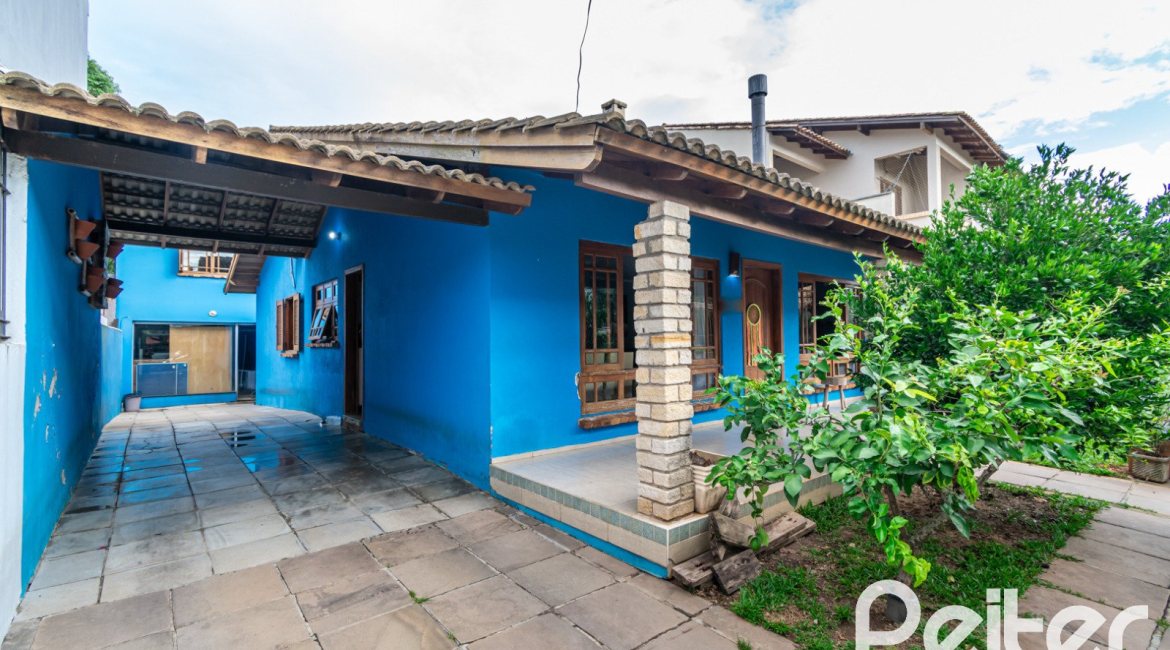 Casa à venda com 160m², 3 dormitórios, 1 suíte, 4 vagas, no bairro Ipanema / Imperial Parque em Porto Alegre