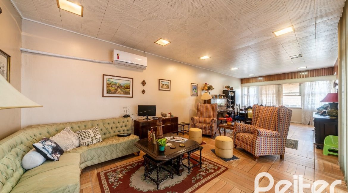 Casa à venda com 190m², 3 dormitórios, 2 vagas, no bairro Menino Deus em Porto Alegre