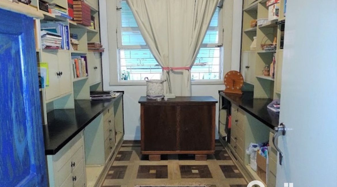 Casa à venda com 190m², 3 dormitórios, 2 vagas, no bairro Menino Deus em Porto Alegre