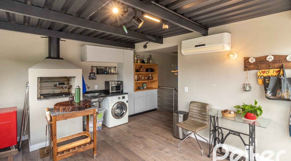 Casa em Condomínio à venda com 190m², 3 dormitórios, 3 suítes, 2 vagas, no bairro Tristeza em Porto Alegre