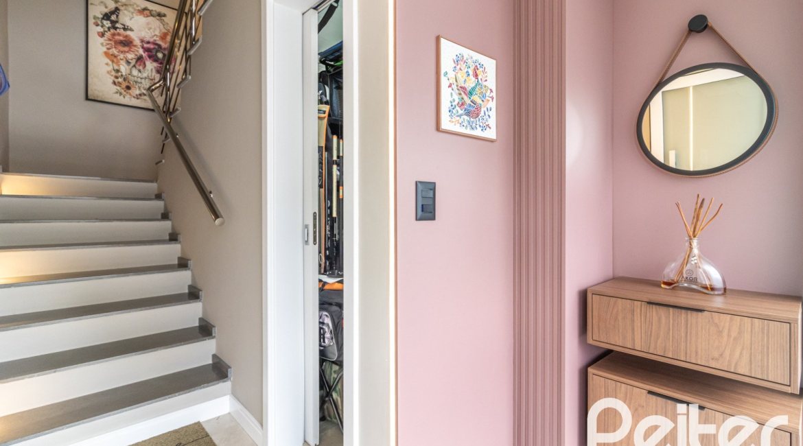 Casa em Condomínio à venda com 190m², 3 dormitórios, 3 suítes, 2 vagas, no bairro Tristeza em Porto Alegre