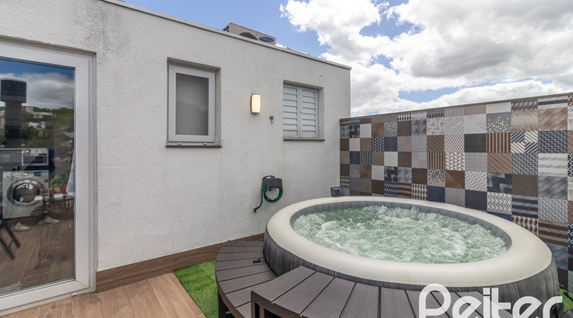 Casa em Condomínio à venda com 190m², 3 dormitórios, 3 suítes, 2 vagas, no bairro Tristeza em Porto Alegre