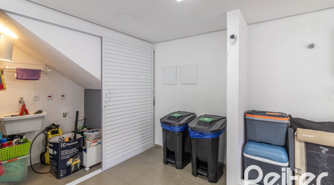 Casa em Condomínio à venda com 190m², 3 dormitórios, 3 suítes, 2 vagas, no bairro Tristeza em Porto Alegre