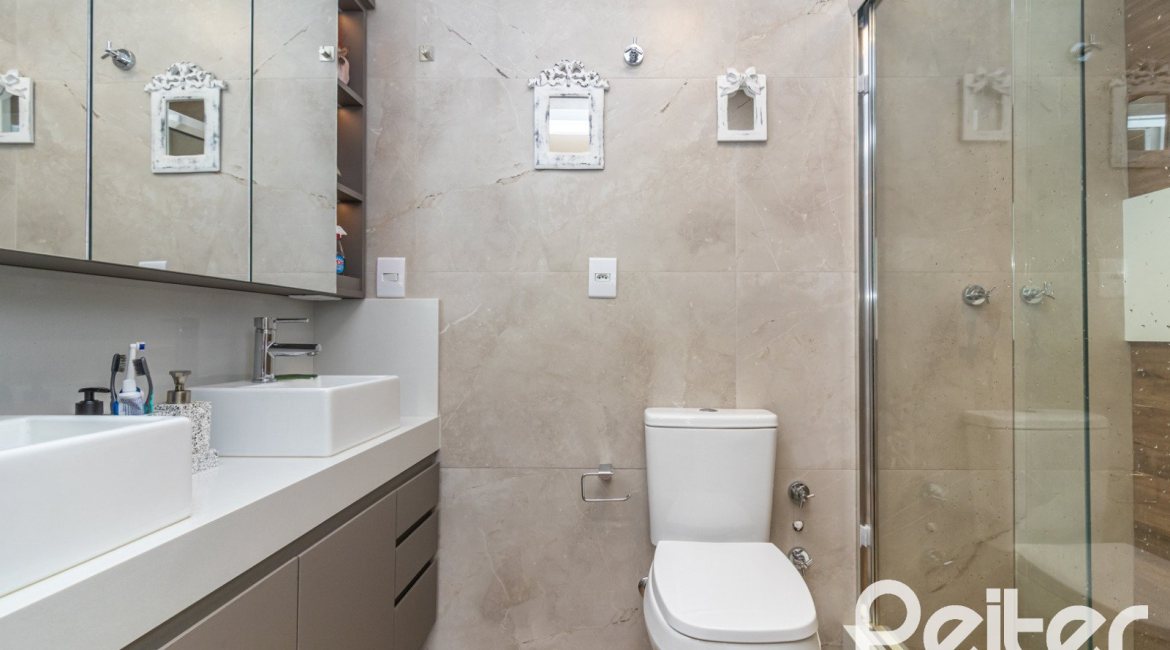 Casa em Condomínio à venda com 190m², 3 dormitórios, 3 suítes, 2 vagas, no bairro Tristeza em Porto Alegre