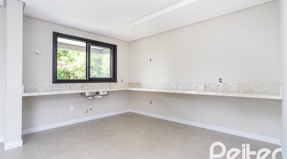 Casa em Condomínio à venda com 380m², 4 dormitórios, 4 suítes, 3 vagas, no bairro Alphaville em PORTO ALEGRE