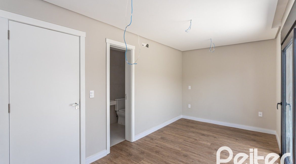 Casa em Condomínio à venda com 380m², 4 dormitórios, 4 suítes, 3 vagas, no bairro Alphaville em PORTO ALEGRE