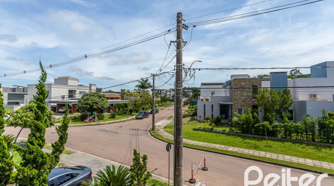 Casa em Condomínio à venda com 380m², 4 dormitórios, 4 suítes, 3 vagas, no bairro Alphaville em PORTO ALEGRE