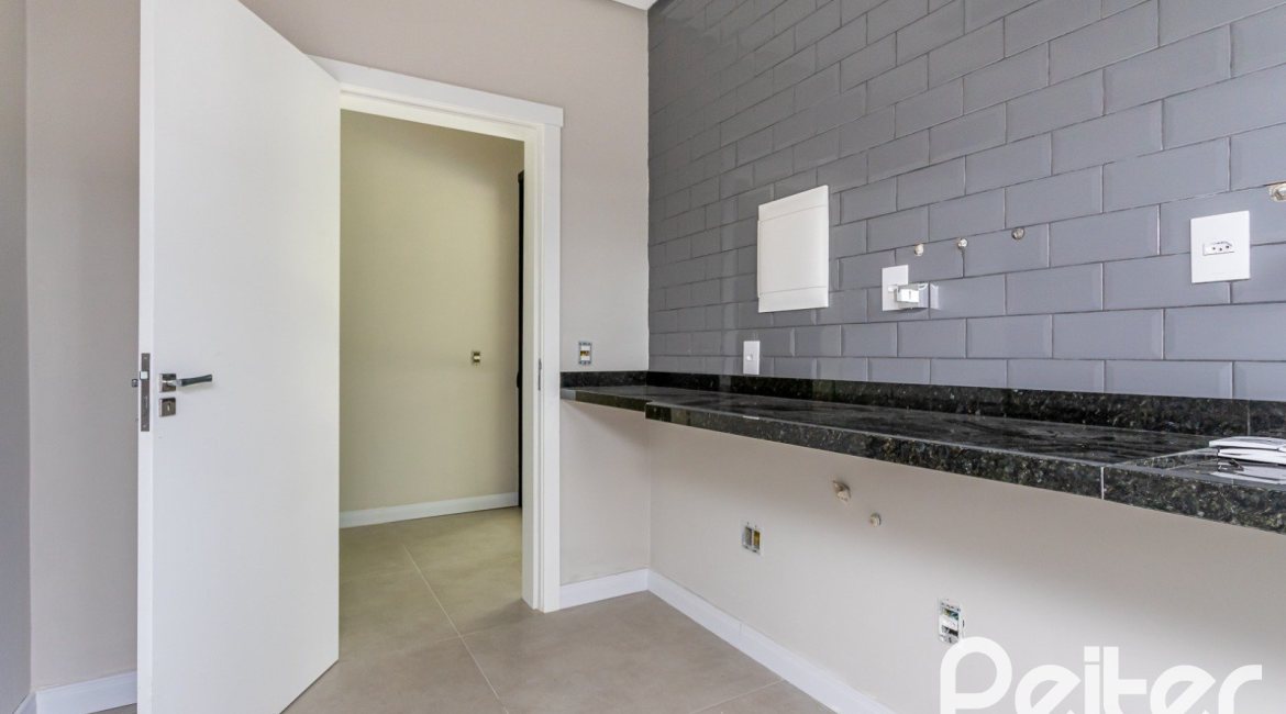 Casa em Condomínio à venda com 380m², 4 dormitórios, 4 suítes, 3 vagas, no bairro Alphaville em PORTO ALEGRE