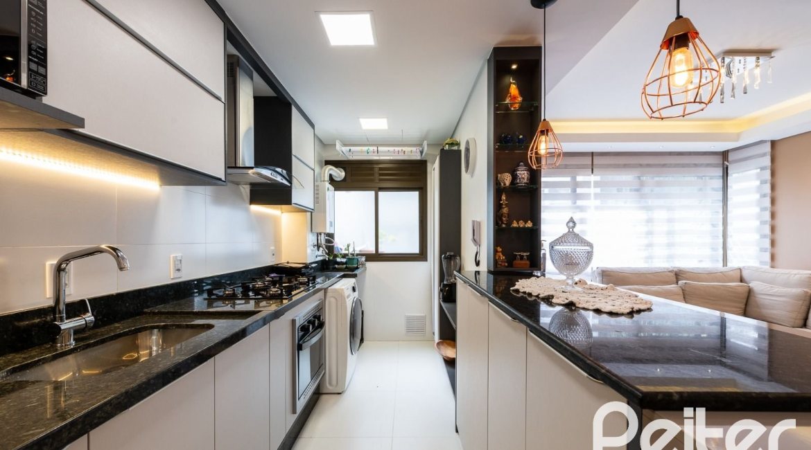 Apartamento à venda com 94m², 3 dormitórios, 1 suíte, 2 vagas, no bairro Ipanema em Porto Alegre