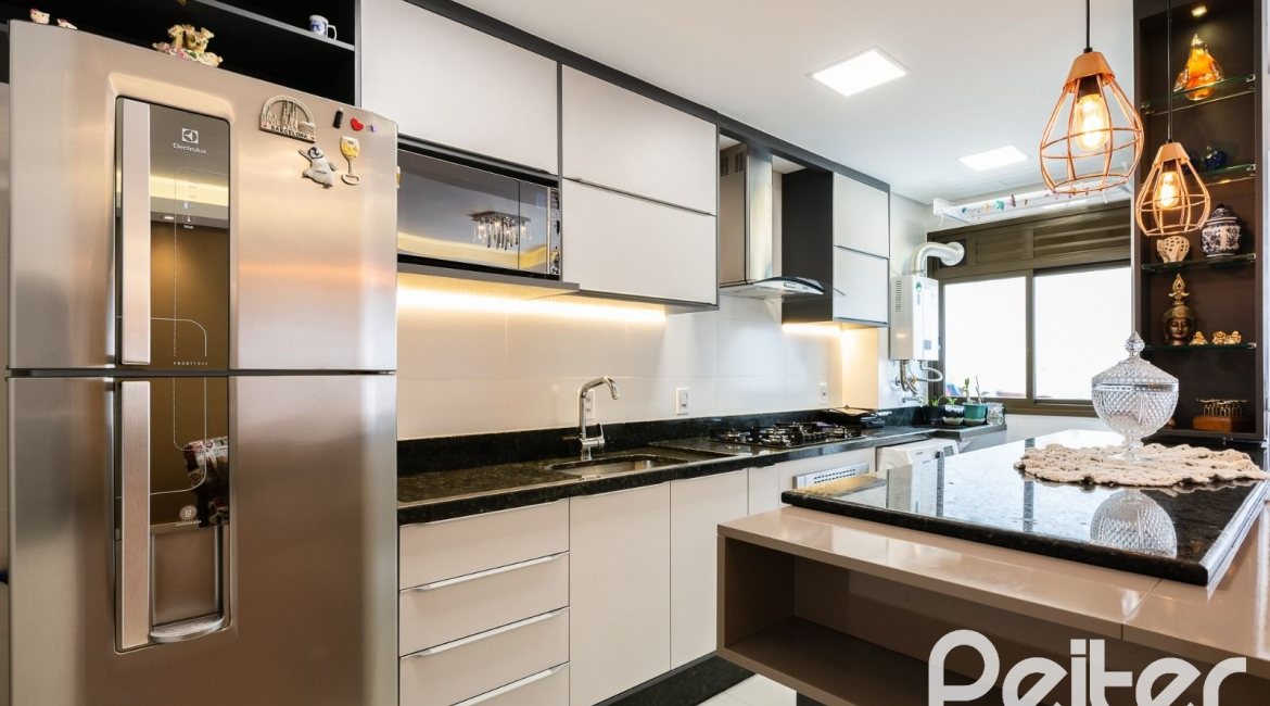 Apartamento à venda com 94m², 3 dormitórios, 1 suíte, 2 vagas, no bairro Ipanema em Porto Alegre