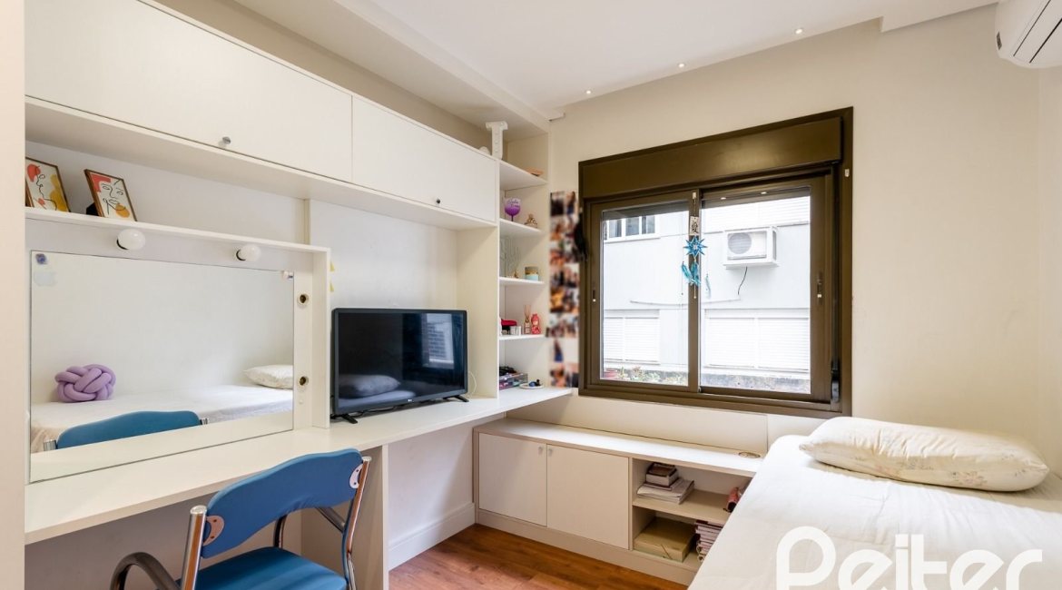 Apartamento à venda com 94m², 3 dormitórios, 1 suíte, 2 vagas, no bairro Ipanema em Porto Alegre