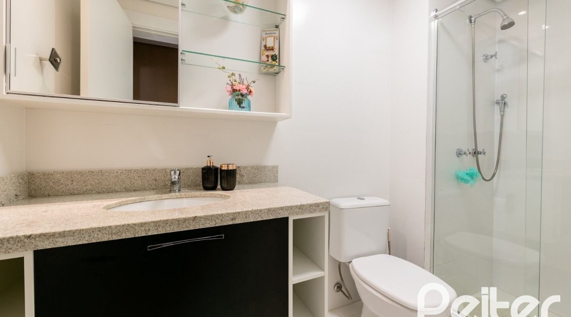 Apartamento à venda com 94m², 3 dormitórios, 1 suíte, 2 vagas, no bairro Ipanema em Porto Alegre