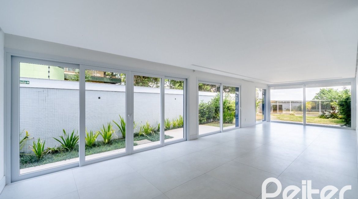 Apartamento Garden à venda com 181m², 3 dormitórios, 3 suítes, 4 vagas, no bairro Vila Assunção em Porto Alegre