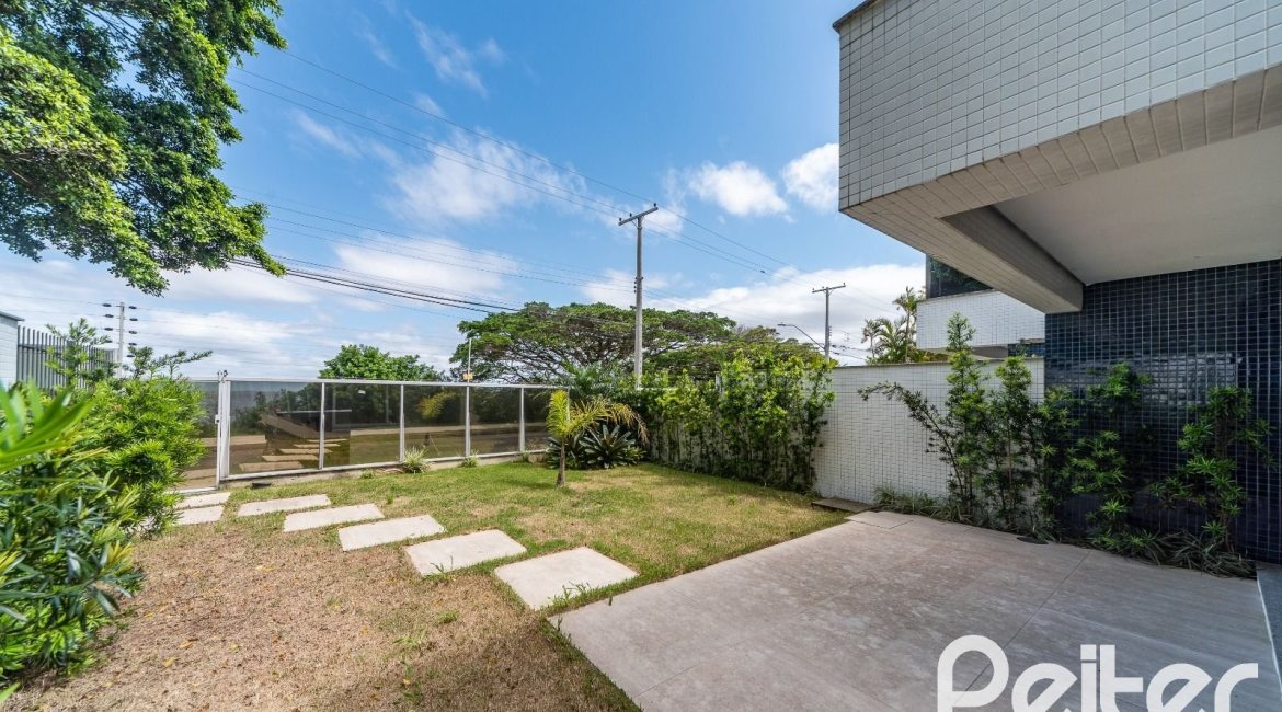 Apartamento Garden à venda com 181m², 3 dormitórios, 3 suítes, 4 vagas, no bairro Vila Assunção em Porto Alegre