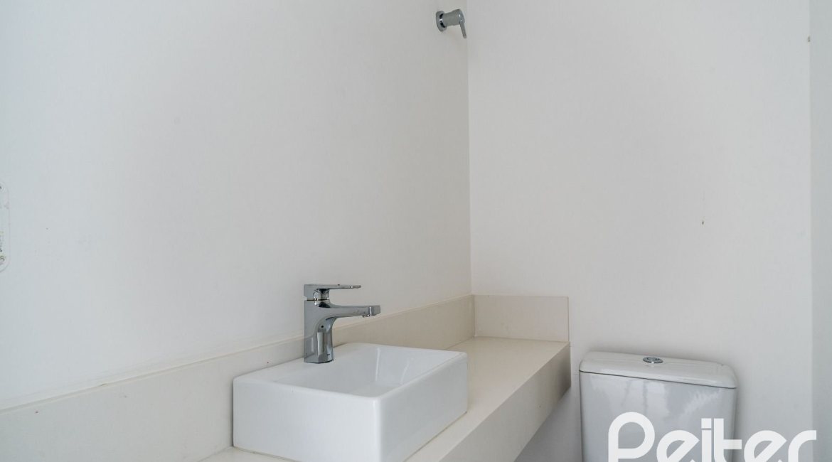 Apartamento Garden à venda com 181m², 3 dormitórios, 3 suítes, 4 vagas, no bairro Vila Assunção em Porto Alegre