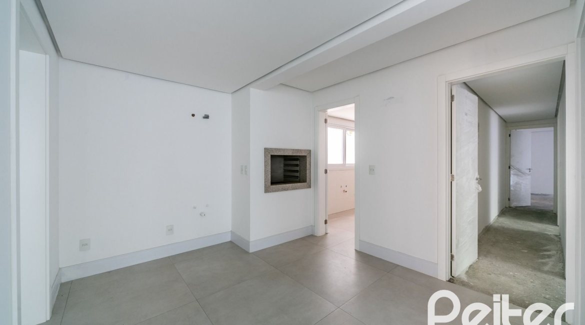 Apartamento Garden à venda com 181m², 3 dormitórios, 3 suítes, 4 vagas, no bairro Vila Assunção em Porto Alegre