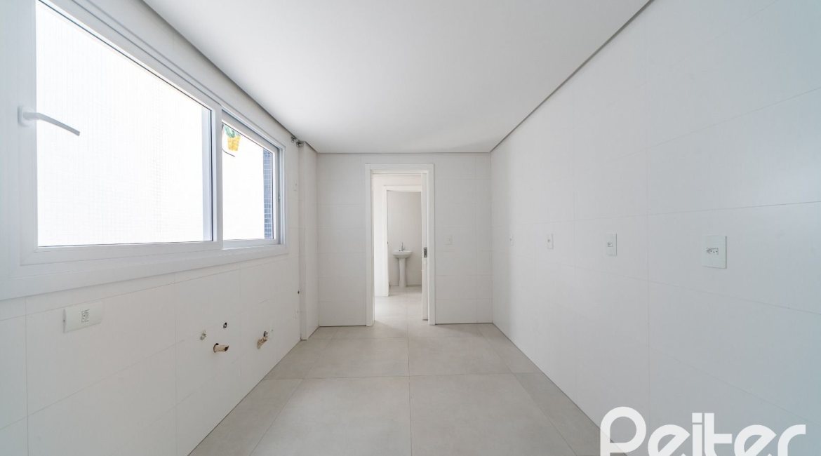 Apartamento Garden à venda com 181m², 3 dormitórios, 3 suítes, 4 vagas, no bairro Vila Assunção em Porto Alegre