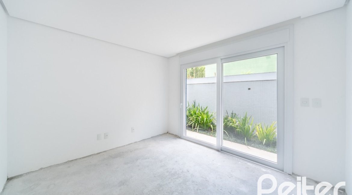 Apartamento Garden à venda com 181m², 3 dormitórios, 3 suítes, 4 vagas, no bairro Vila Assunção em Porto Alegre