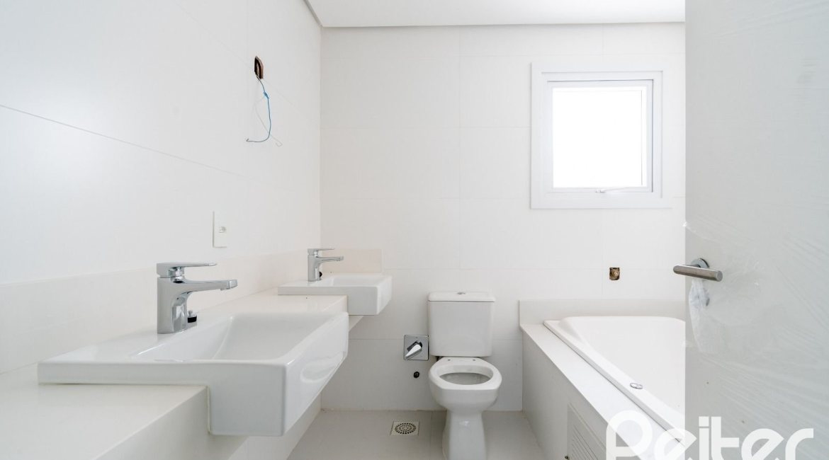 Apartamento Garden à venda com 181m², 3 dormitórios, 3 suítes, 4 vagas, no bairro Vila Assunção em Porto Alegre