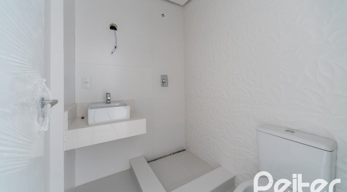 Apartamento Garden à venda com 181m², 3 dormitórios, 3 suítes, 4 vagas, no bairro Vila Assunção em Porto Alegre