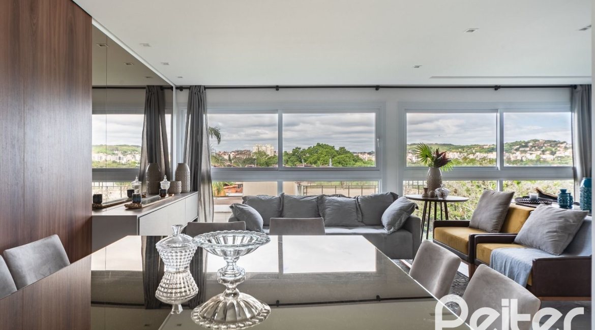 Cobertura à venda com 318m², 3 dormitórios, 3 suítes, 4 vagas, no bairro Vila Assunção em Porto Alegre