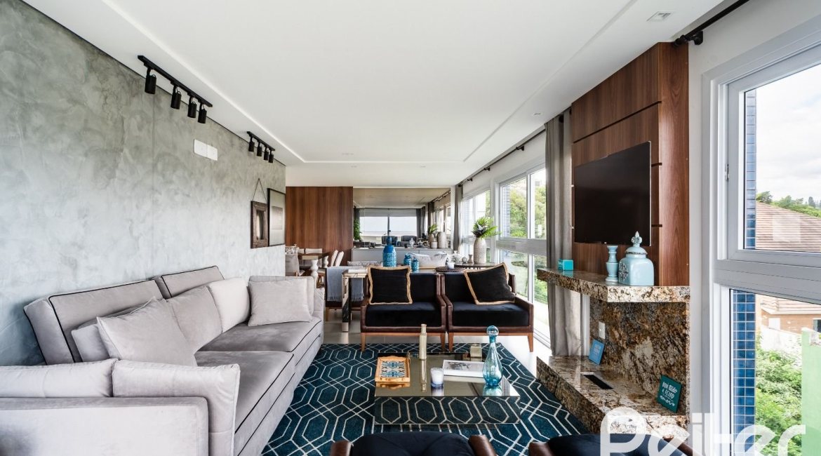 Cobertura à venda com 318m², 3 dormitórios, 3 suítes, 4 vagas, no bairro Vila Assunção em Porto Alegre