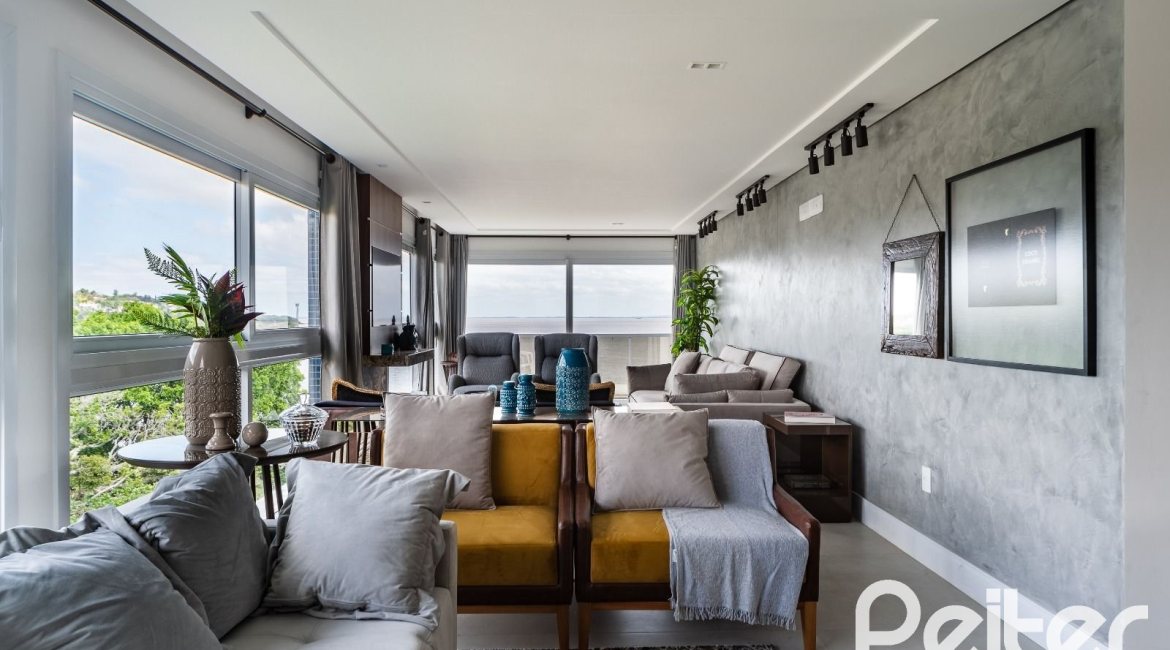 Cobertura à venda com 318m², 3 dormitórios, 3 suítes, 4 vagas, no bairro Vila Assunção em Porto Alegre