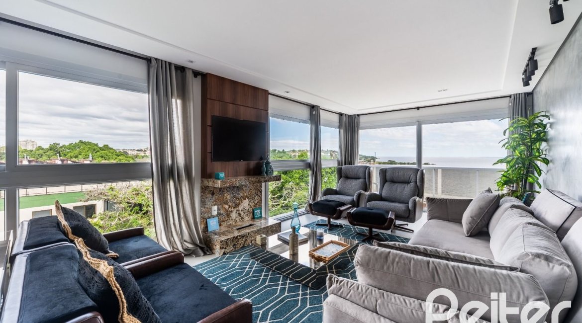 Cobertura à venda com 318m², 3 dormitórios, 3 suítes, 4 vagas, no bairro Vila Assunção em Porto Alegre