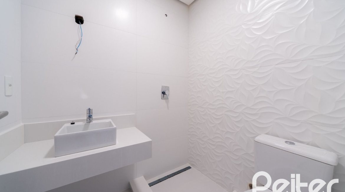 Cobertura à venda com 318m², 3 dormitórios, 3 suítes, 4 vagas, no bairro Vila Assunção em Porto Alegre