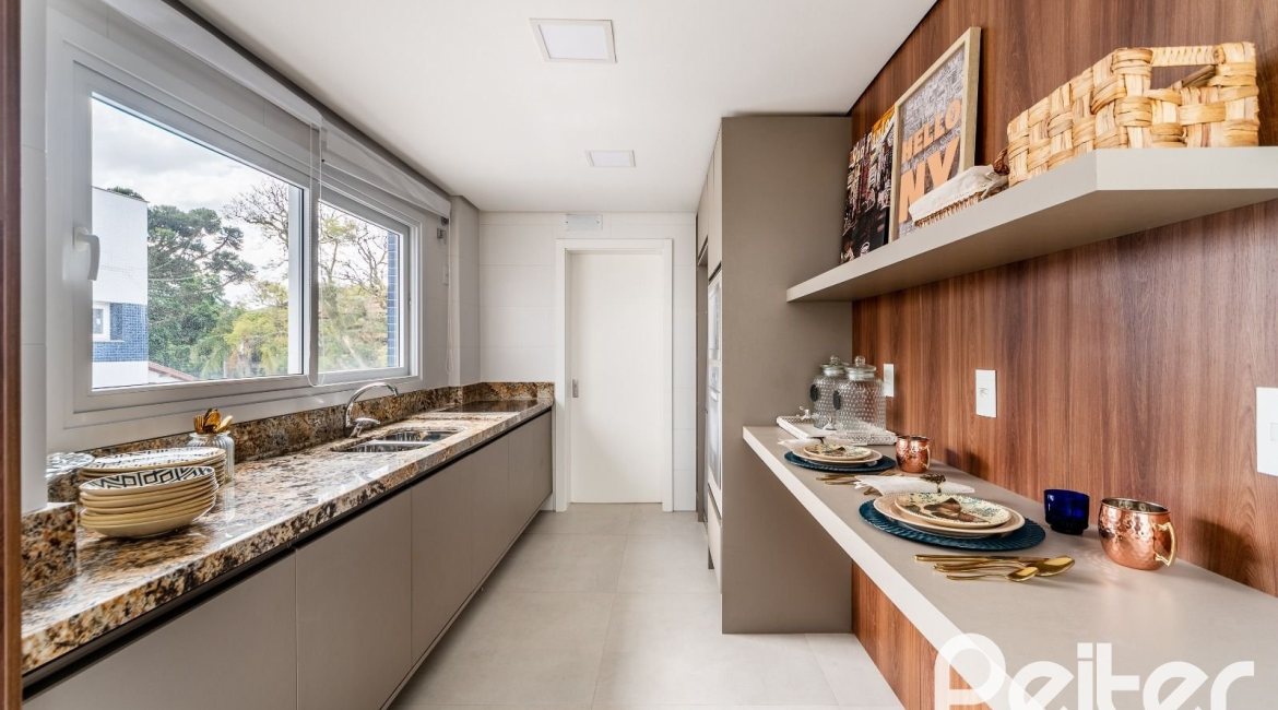 Cobertura à venda com 318m², 3 dormitórios, 3 suítes, 4 vagas, no bairro Vila Assunção em Porto Alegre