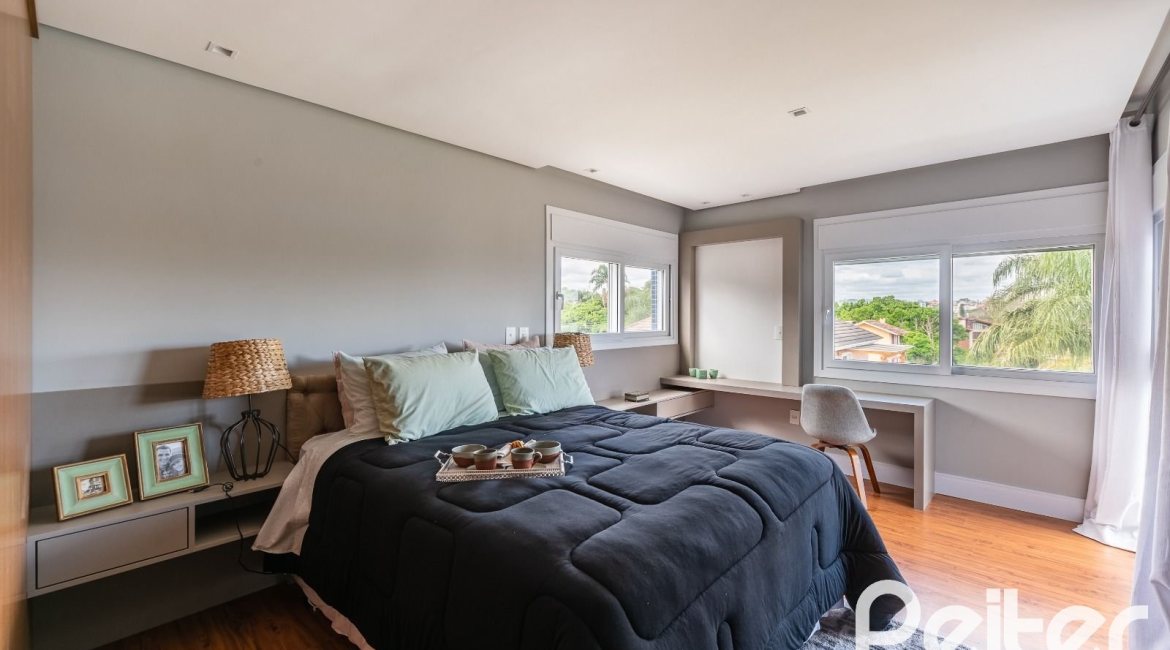 Cobertura à venda com 318m², 3 dormitórios, 3 suítes, 4 vagas, no bairro Vila Assunção em Porto Alegre