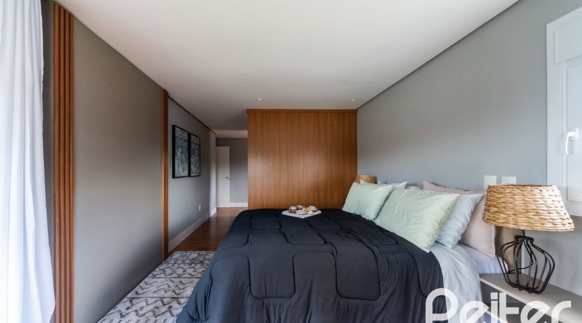 Cobertura à venda com 318m², 3 dormitórios, 3 suítes, 4 vagas, no bairro Vila Assunção em Porto Alegre