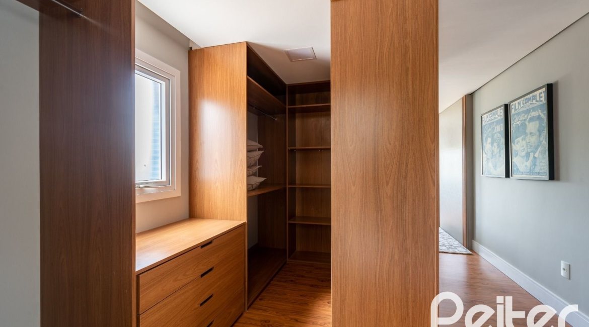 Cobertura à venda com 318m², 3 dormitórios, 3 suítes, 4 vagas, no bairro Vila Assunção em Porto Alegre