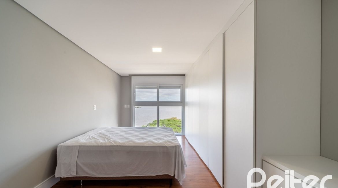 Cobertura à venda com 318m², 3 dormitórios, 3 suítes, 4 vagas, no bairro Vila Assunção em Porto Alegre