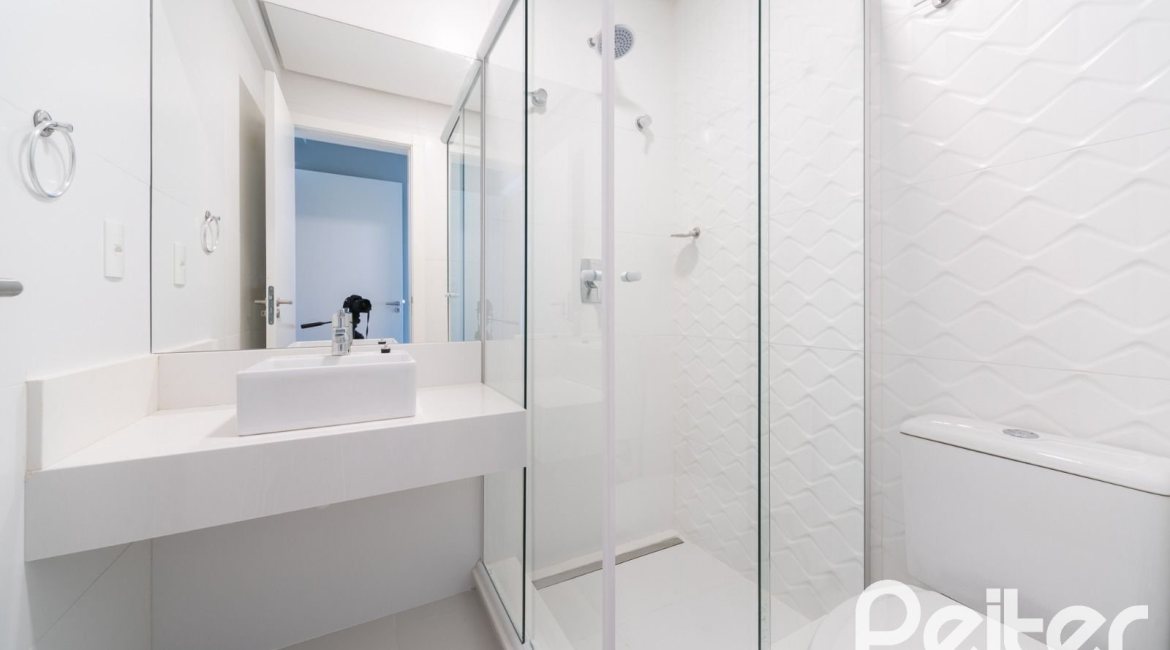 Cobertura à venda com 318m², 3 dormitórios, 3 suítes, 4 vagas, no bairro Vila Assunção em Porto Alegre