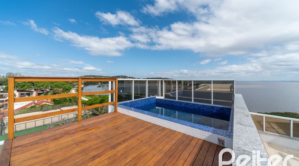 Cobertura à venda com 318m², 3 dormitórios, 3 suítes, 4 vagas, no bairro Vila Assunção em Porto Alegre
