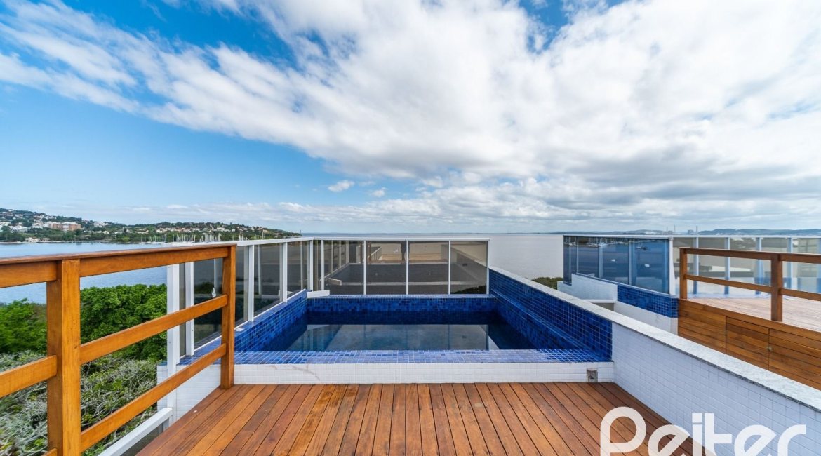 Cobertura à venda com 318m², 3 dormitórios, 3 suítes, 4 vagas, no bairro Vila Assunção em Porto Alegre