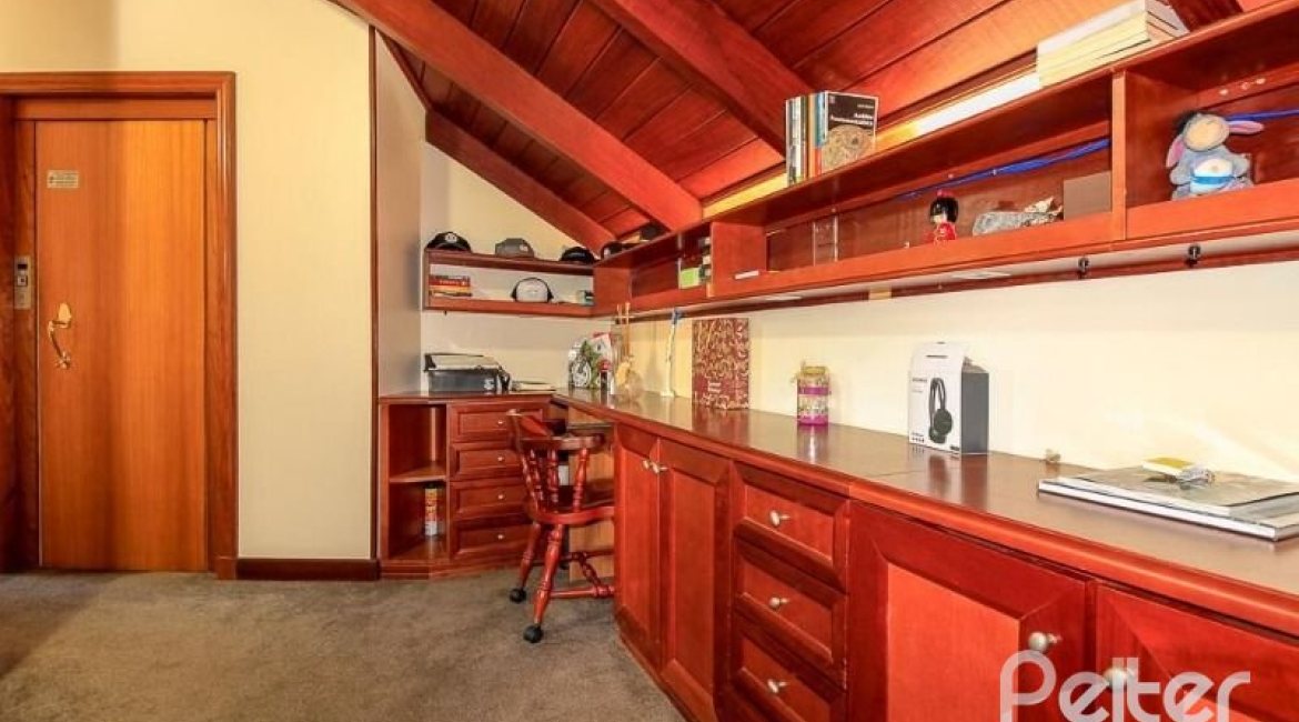 Casa em Condomínio à venda com 609m², 6 dormitórios, 2 suítes, 3 vagas, no bairro Cavalhada em PORTO ALEGRE