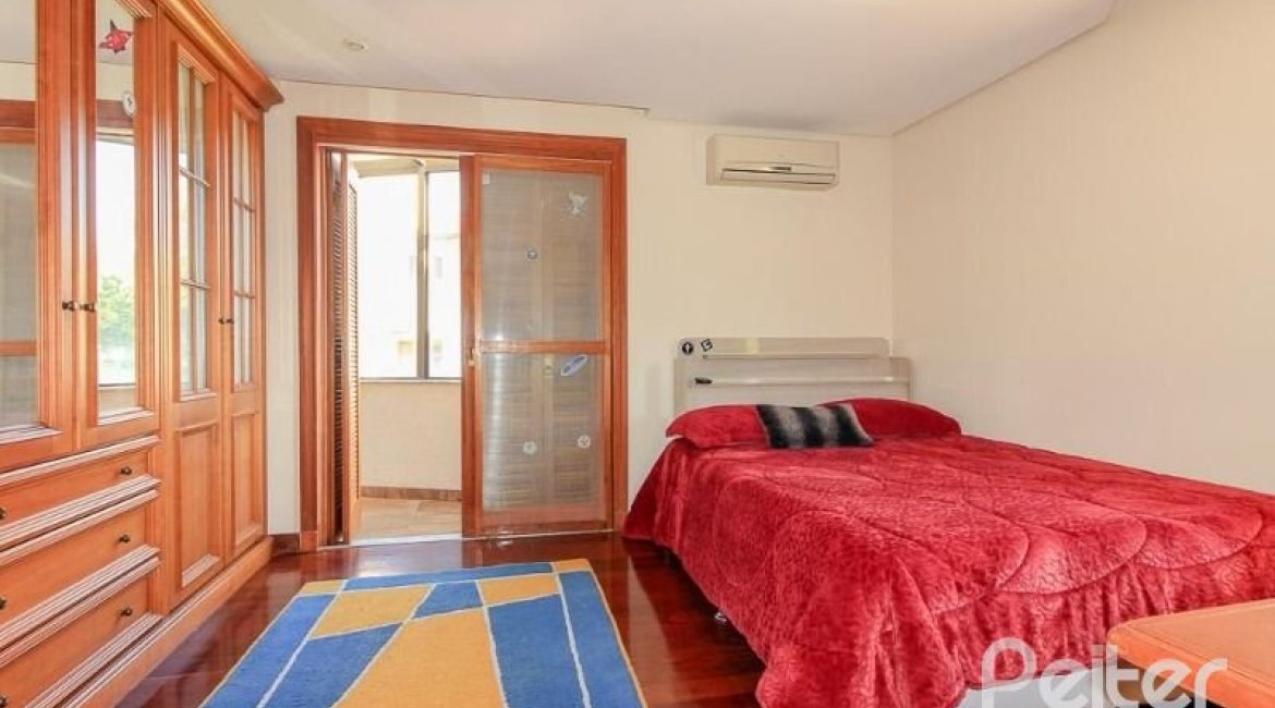 Casa em Condomínio à venda com 609m², 6 dormitórios, 2 suítes, 3 vagas, no bairro Cavalhada em PORTO ALEGRE