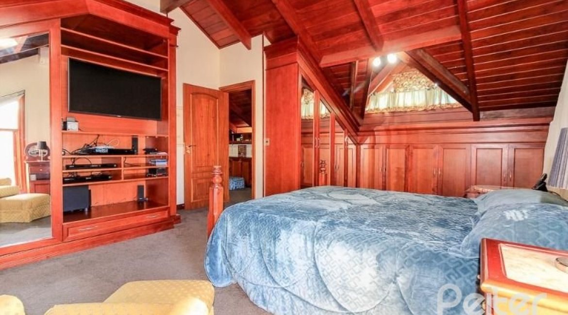 Casa em Condomínio à venda com 609m², 6 dormitórios, 2 suítes, 3 vagas, no bairro Cavalhada em PORTO ALEGRE