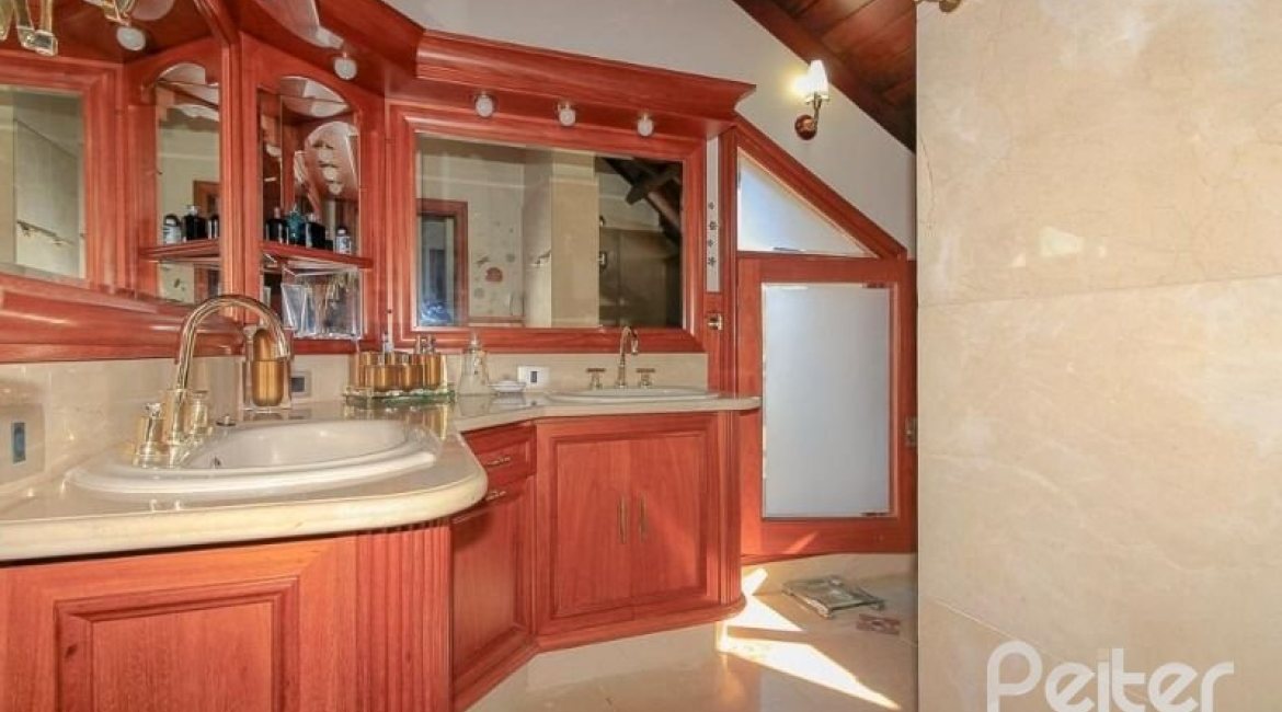 Casa em Condomínio à venda com 609m², 6 dormitórios, 2 suítes, 3 vagas, no bairro Cavalhada em PORTO ALEGRE